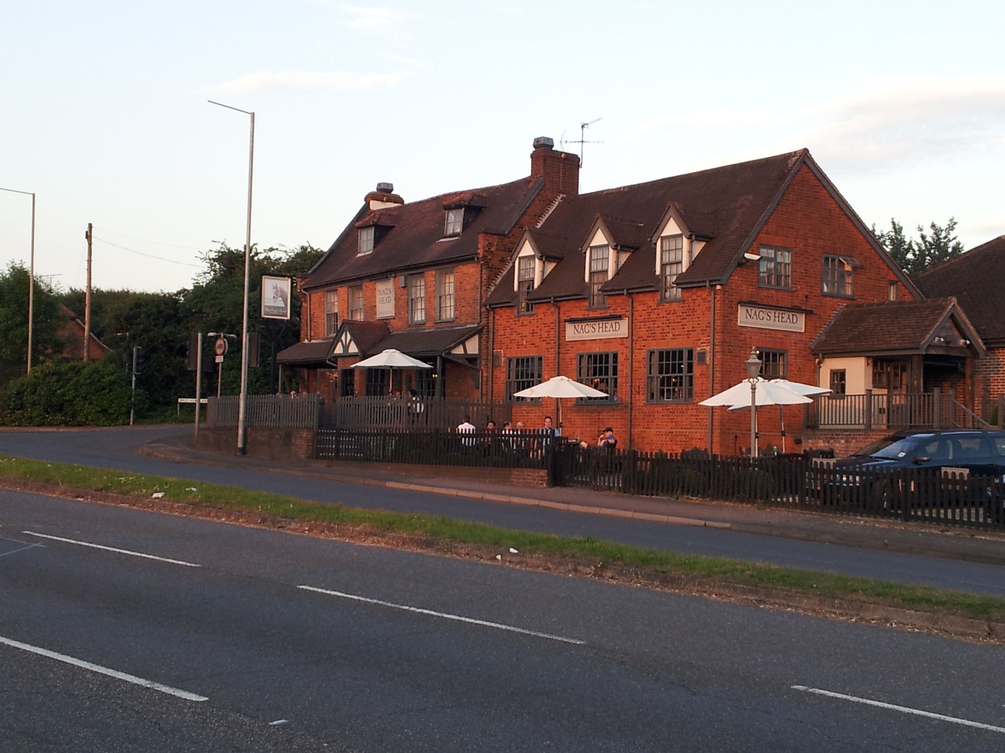 Nags Head Brentwood Split level Food Pub