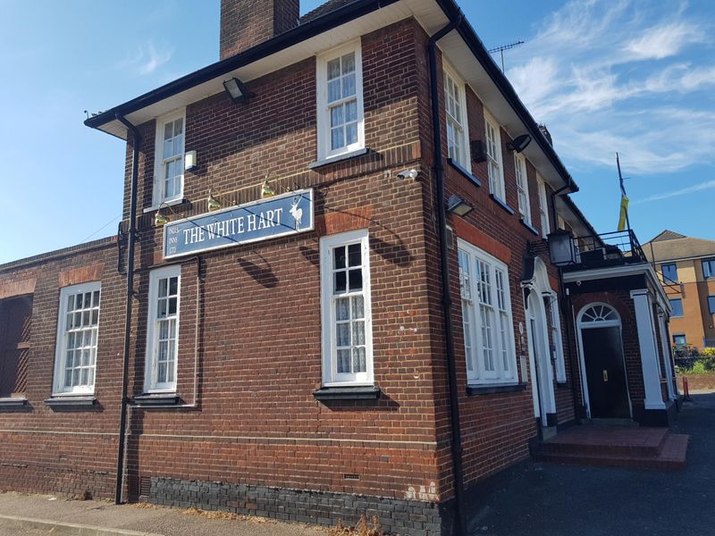 White Hart - Grays (9) - Exterior South End. (Pub, External, Sign). Published on 11-06-2023