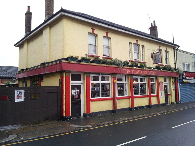 Traitors Gate - LittleThurrock (2). (Pub, External). Published on 25-11-2014