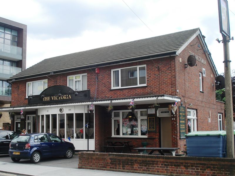 Victoria - Barking (1). (Pub, External). Published on 09-11-2014 