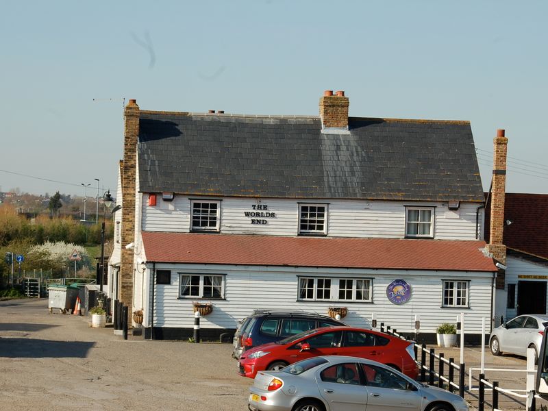 World's End - Tilbury (2). (Pub, External). Published on 15-04-2015