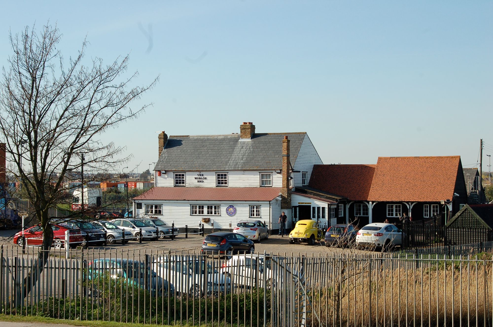 World's End - Tilbury (3). (Pub, External). Published on 15-04-2015