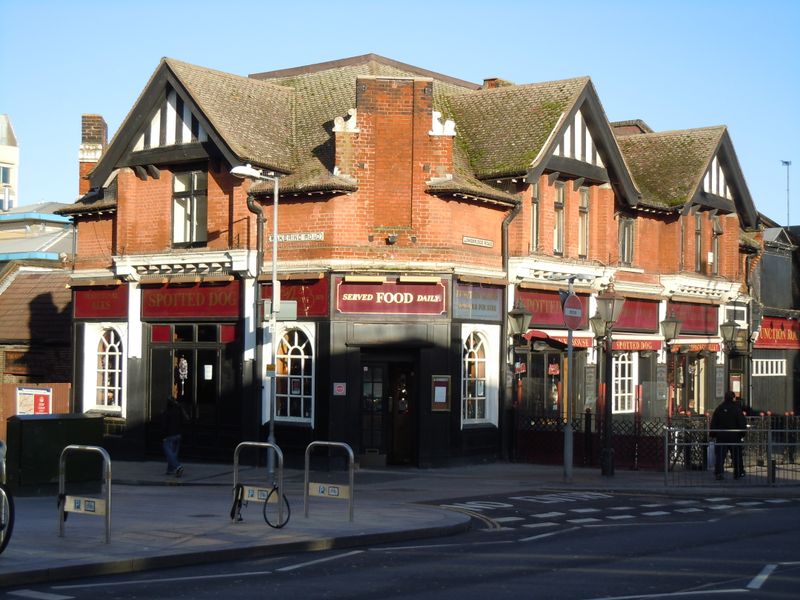 Spotted Dog - Barking. (Pub, External). Published on 29-12-2013 