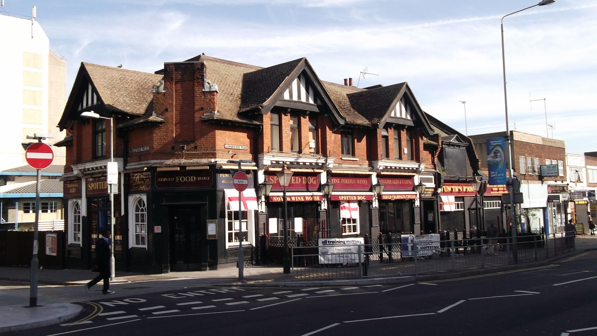 Spotted Dog - Barking (1). (Pub, External). Published on 01-05-2014