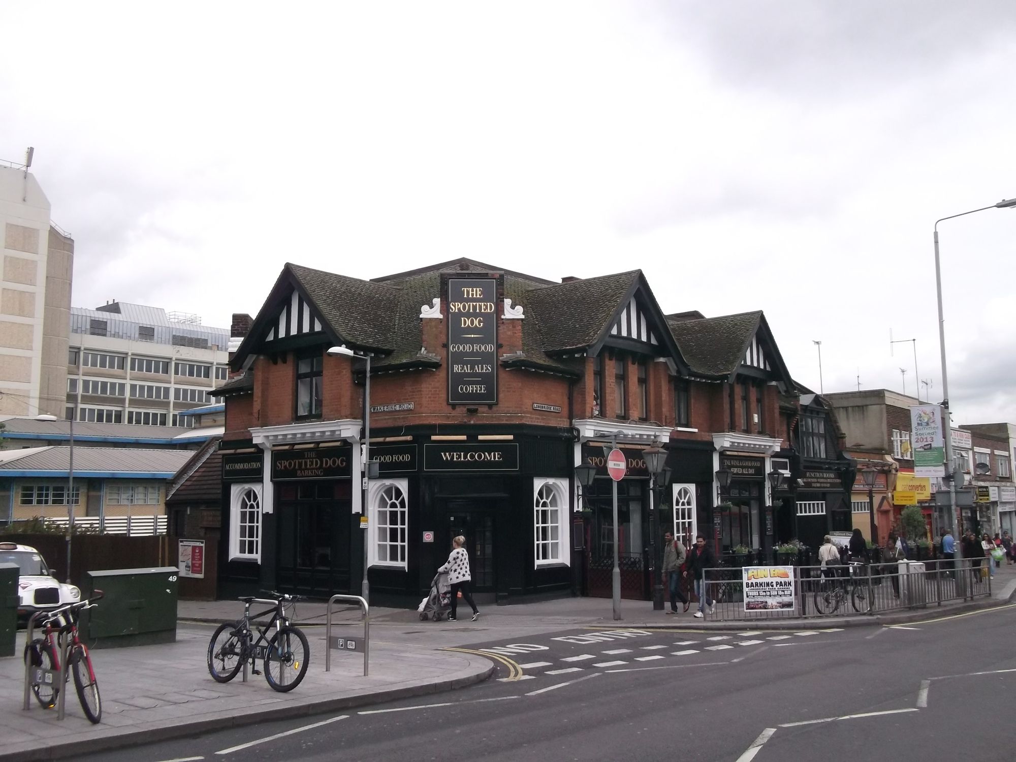 Spotted Dog - Barking (2). (Pub, External). Published on 10-06-2014