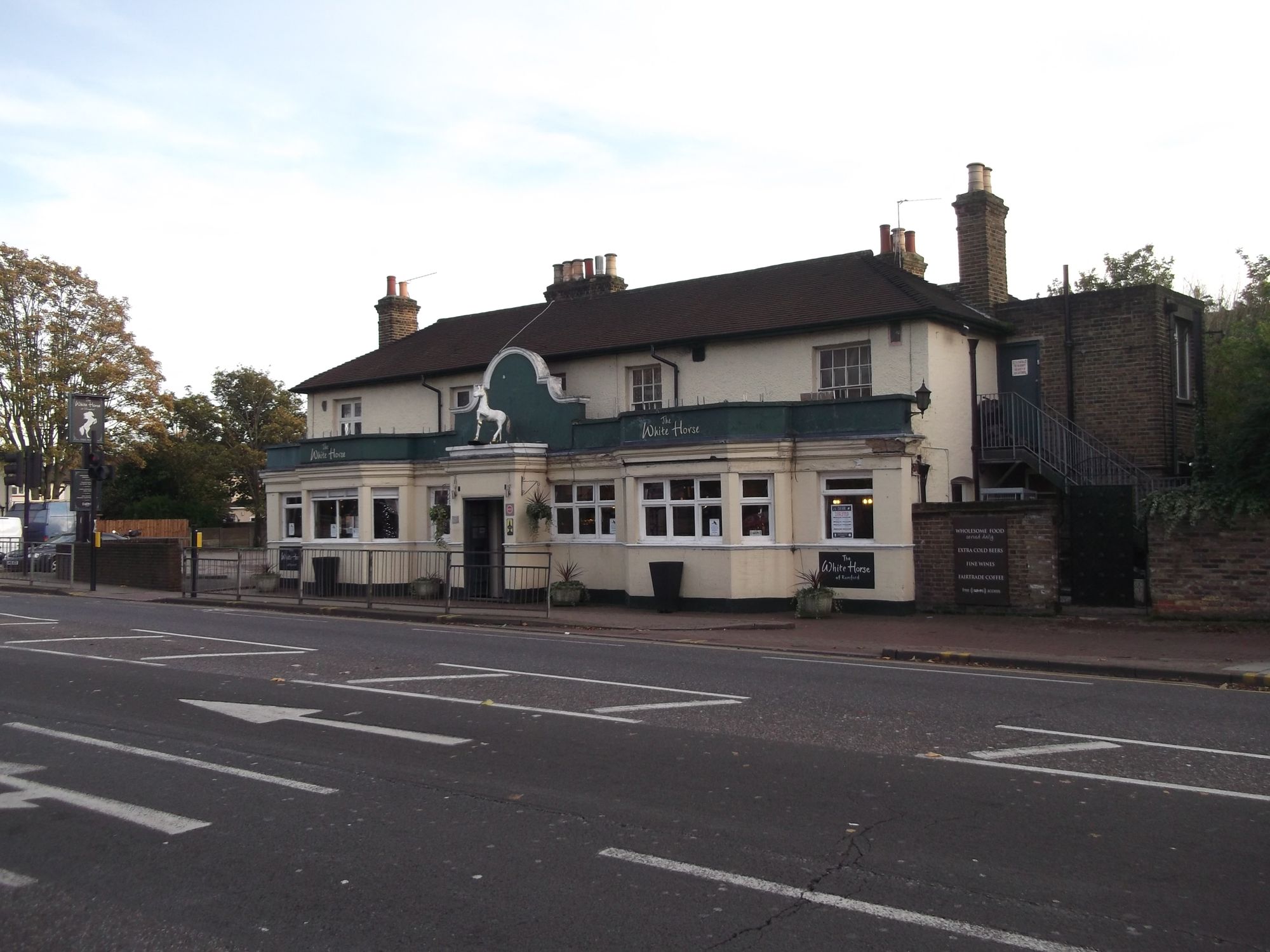 White Horse - Chadwell Heath (1). (Pub, External). Published on 01-05-2014