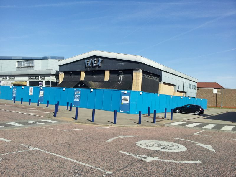 Spoofers Cafe-Bar - Dagenham (1). (Pub, External). Published on 13-04-2015