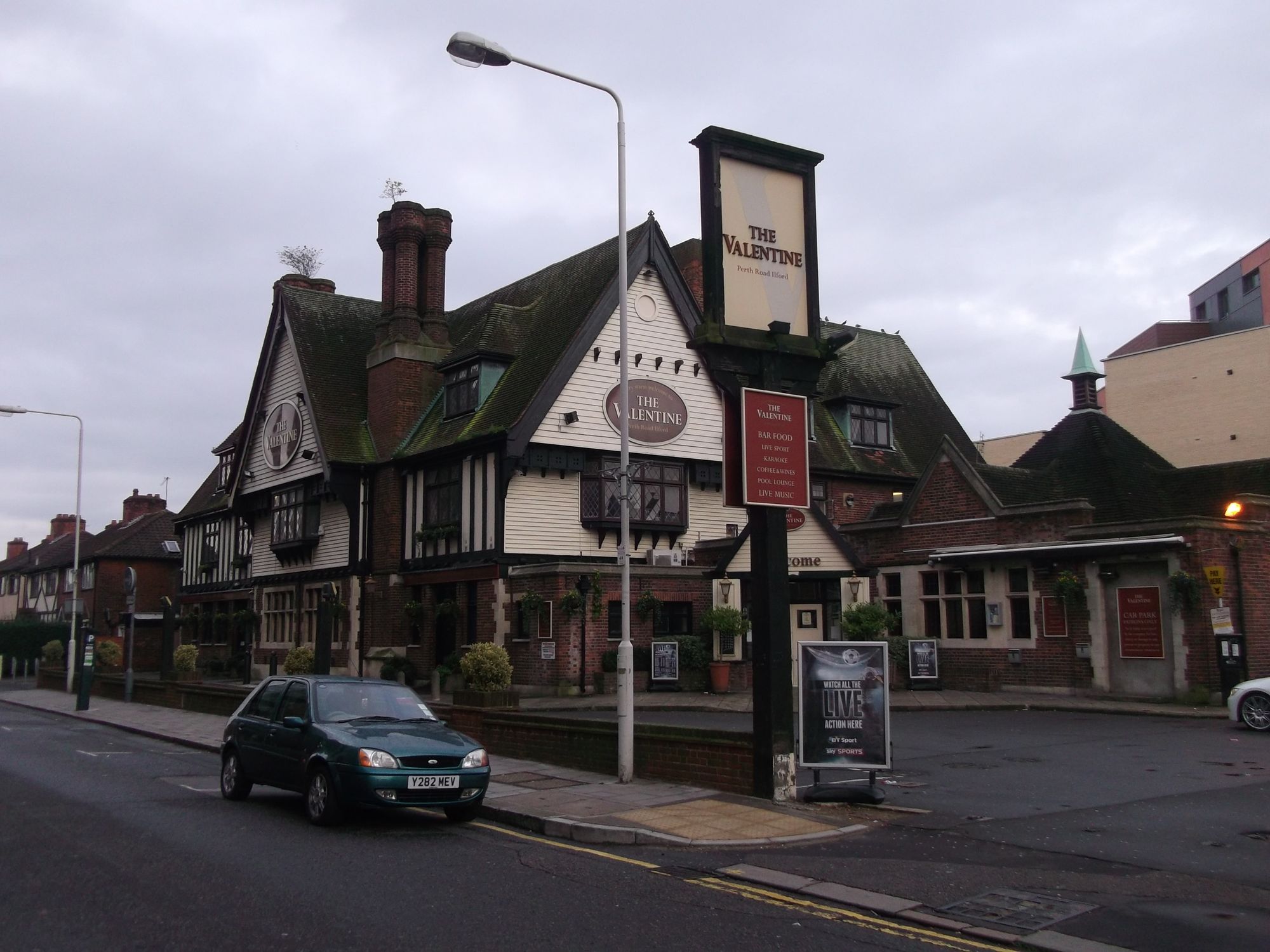 Valentine - Gants Hill (1). (Pub, External). Published on 01-05-2014
