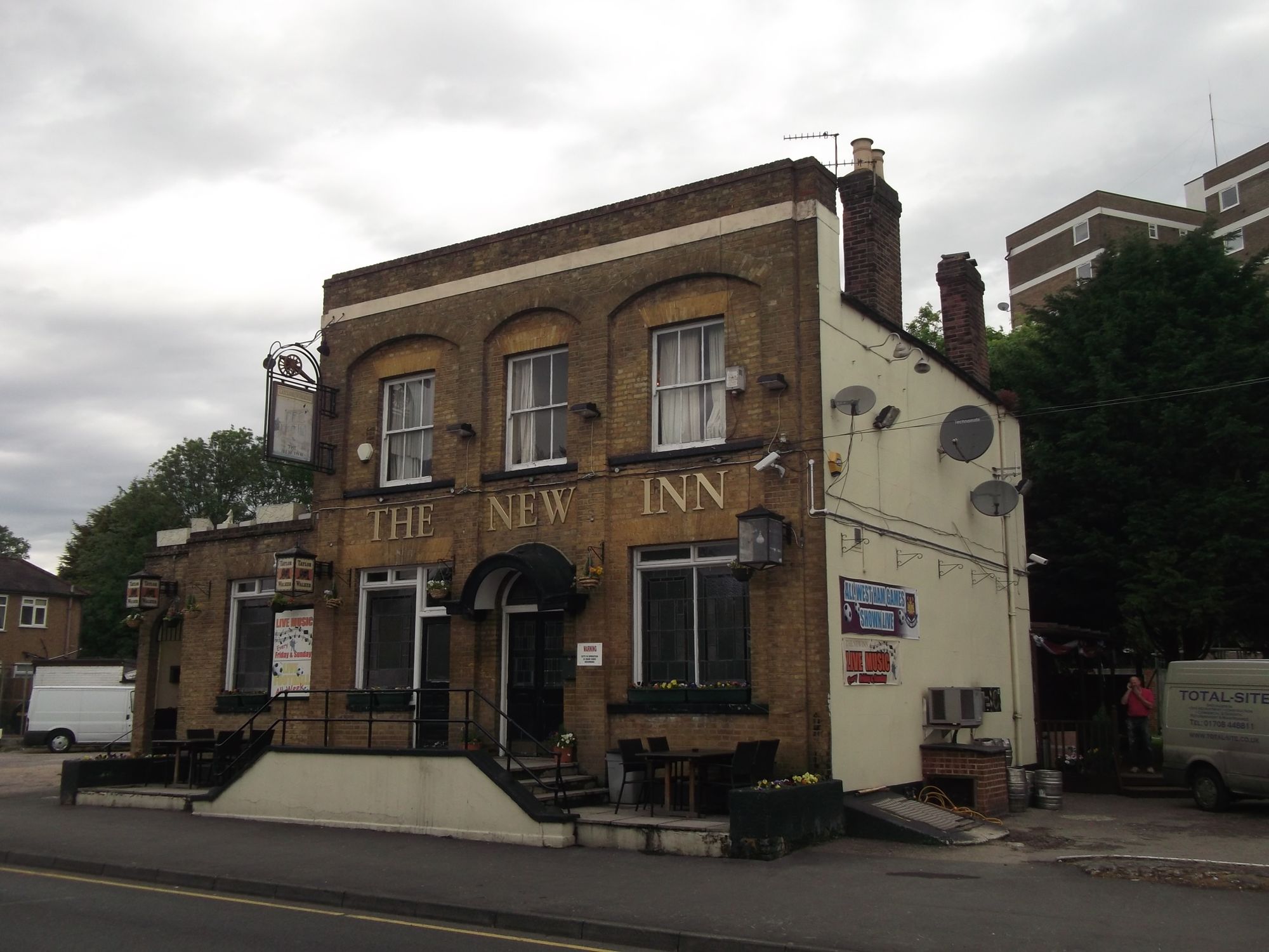 New Inn - Gidea Park (1). (Pub, External). Published on 27-05-2014