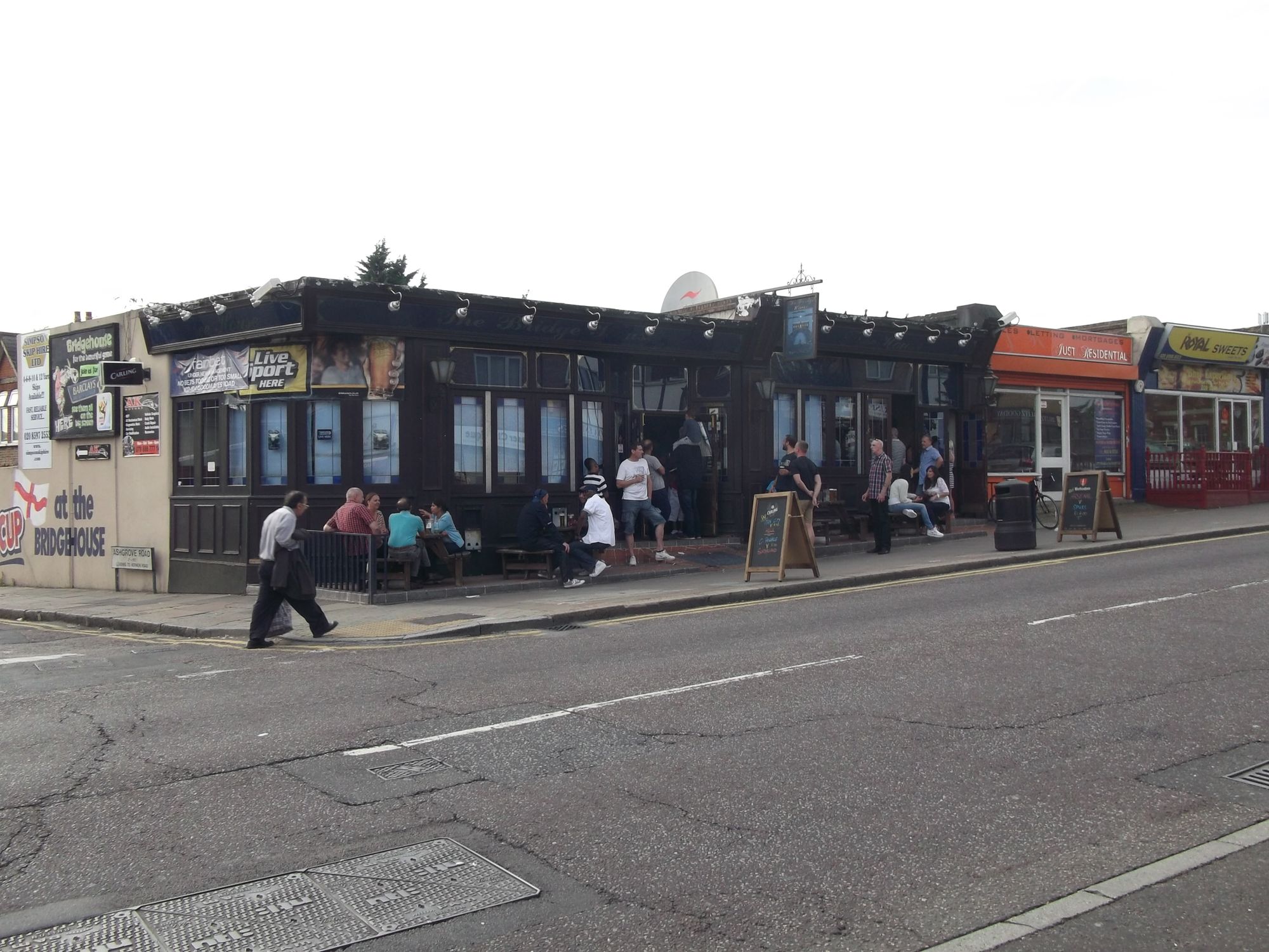 Bridge House - Goodmayes (1). (Pub, External). Published on 18-06-2014
