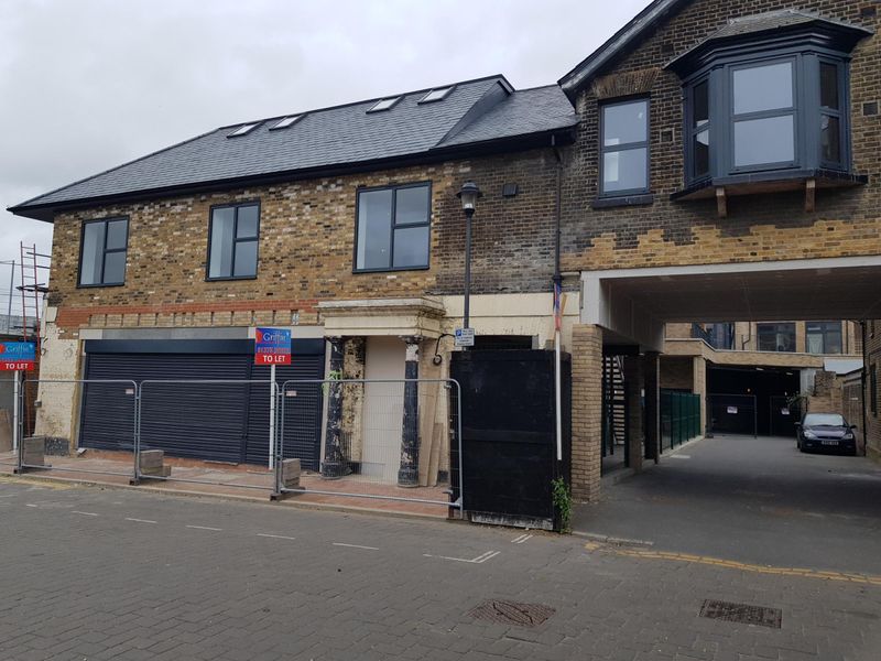 Pullman - Grays (3). (Pub, External). Published on 25-05-2021