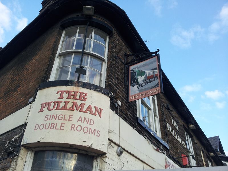 Pullman - Grays (2) - Sign. (Pub, External, Sign). Published on 12-06-2015