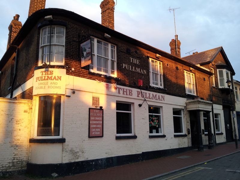 Pullman - Grays (1). (Pub, External, Key). Published on 12-06-2015