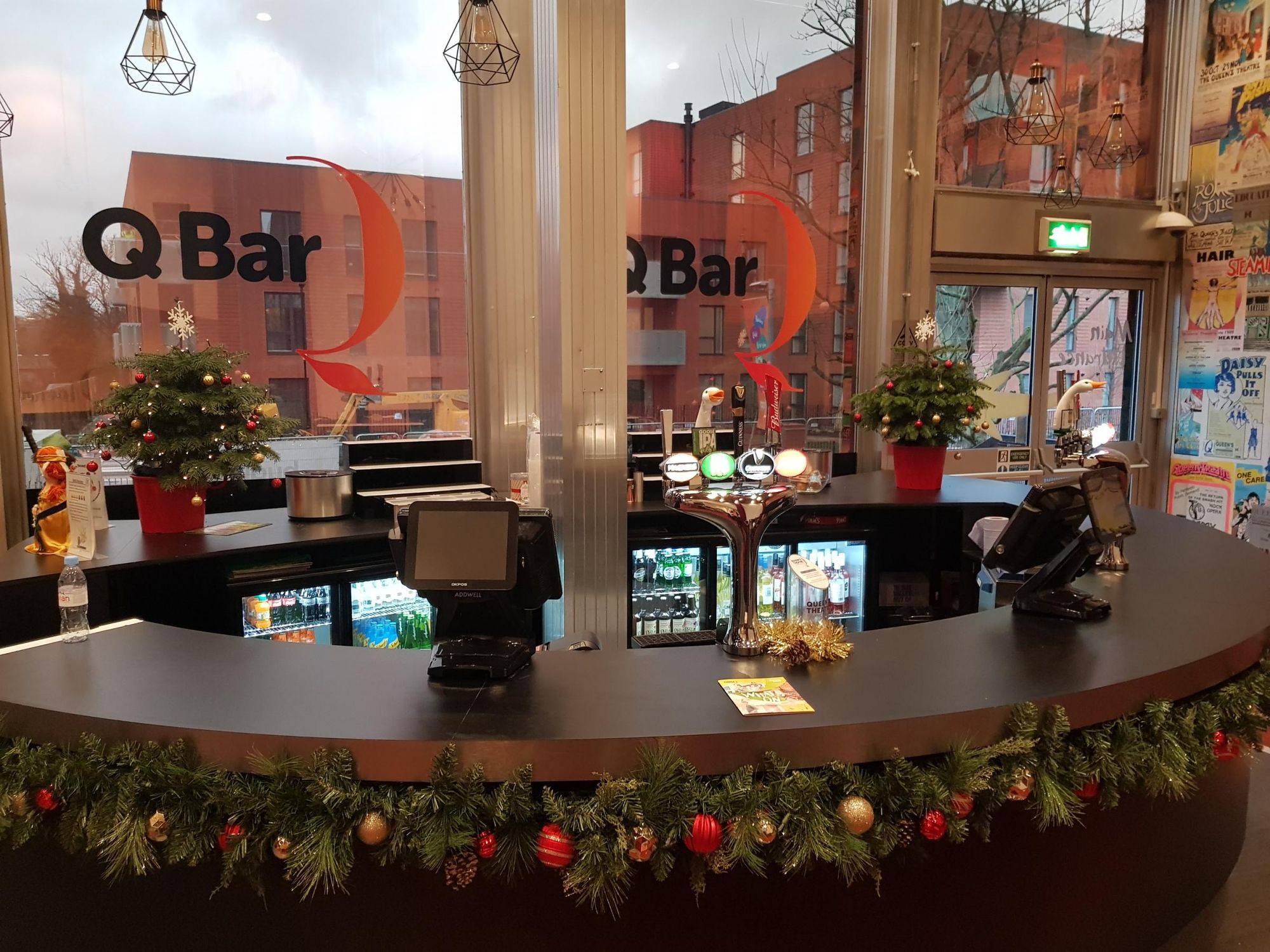Queen's Theatre - Hornchurch (2). (Pub, Bar). Published on 10-12-2019
