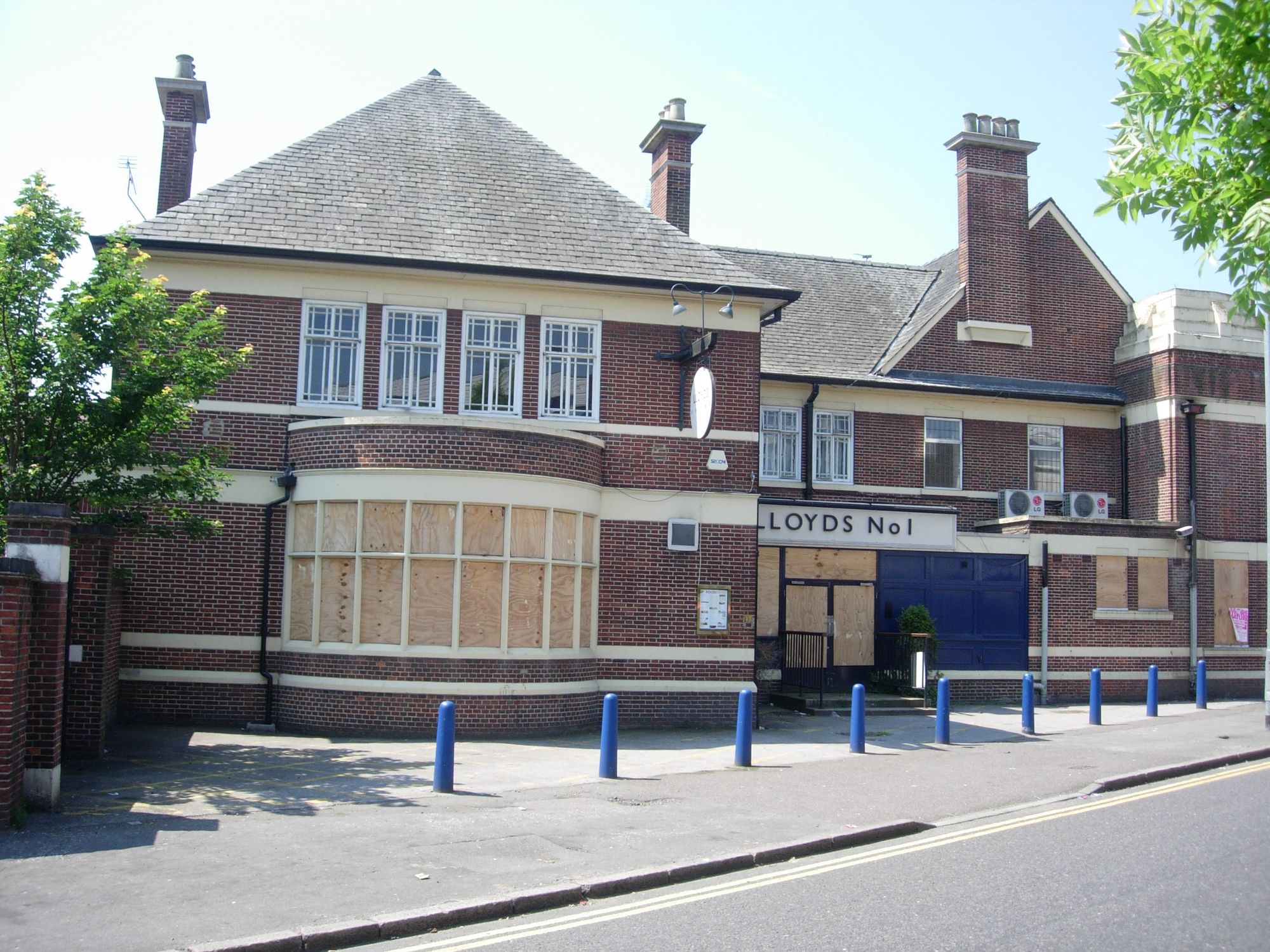 Lloyds No 1 - Hornchurch (2). (Pub, External). Published on 23-02-2015