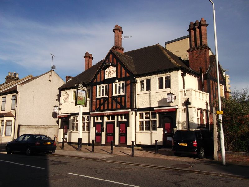 Red Cow - Ilford. (Pub, External). Published on 17-01-2014
