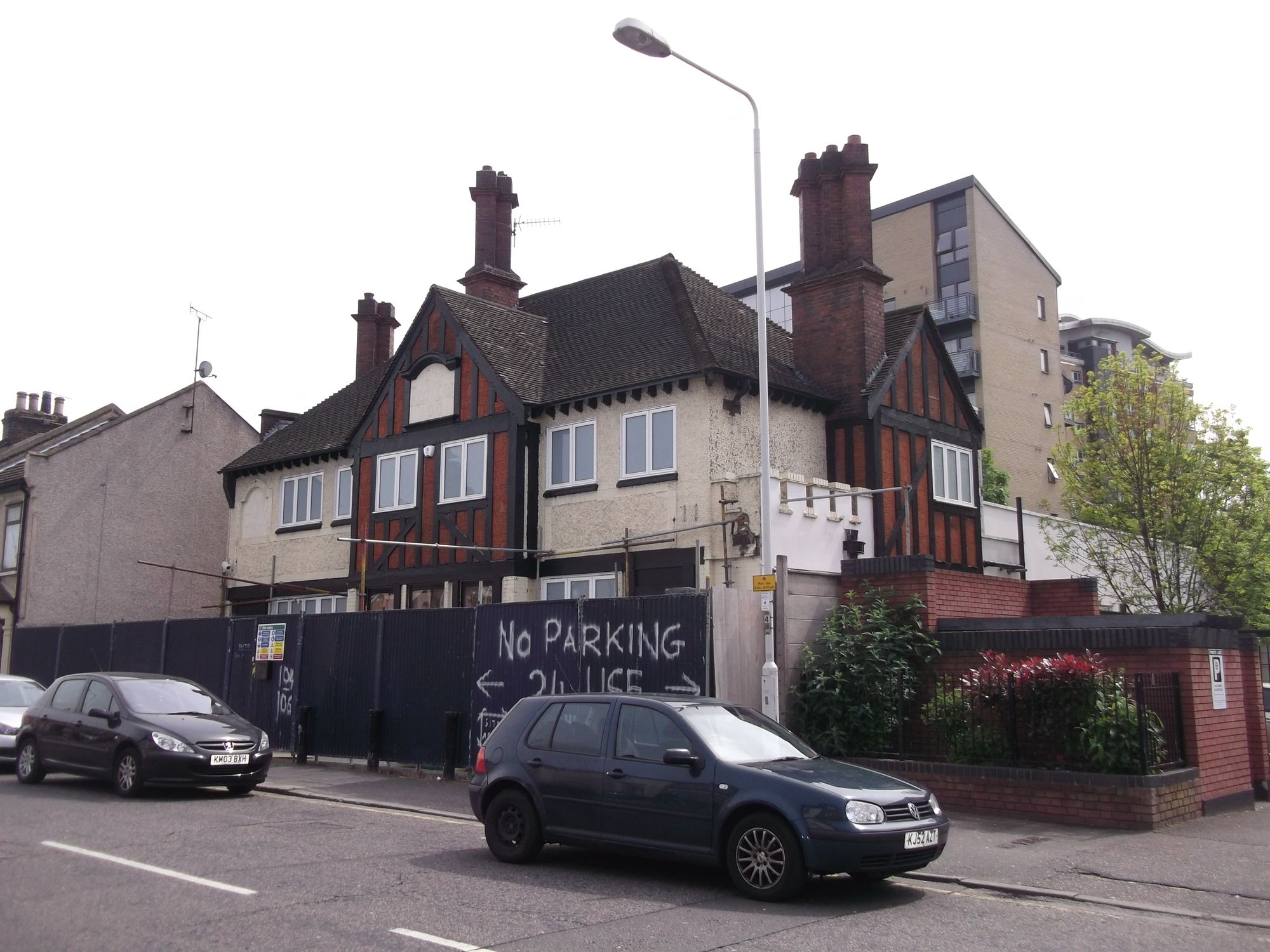 Red Cow - Ilford (2). (Pub, External). Published on 04-05-2014