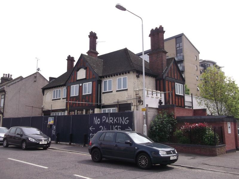 Red Cow - Ilford (2). (Pub, External). Published on 04-05-2014