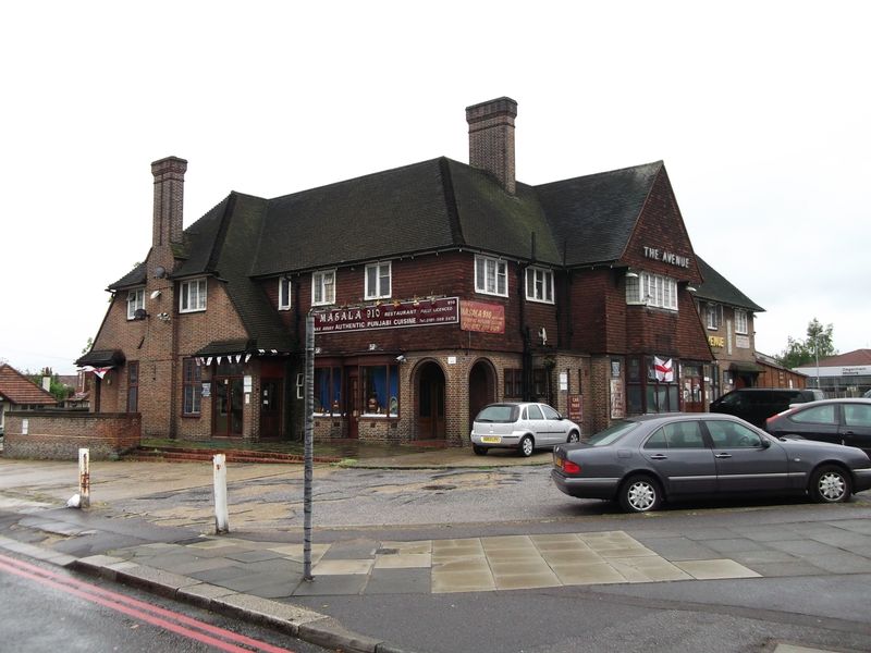 Avenue - Newbury Park (1). (Pub, External). Published on 03-05-2014
