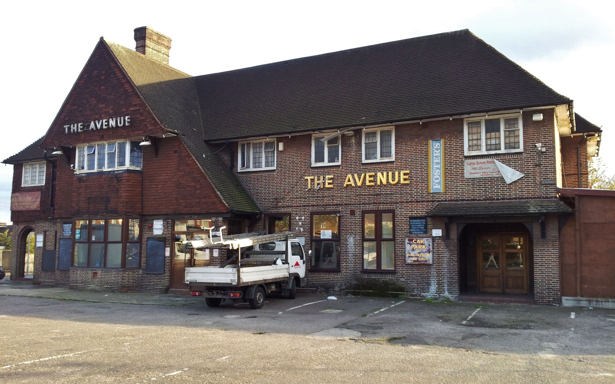 Avenue - NewburyPark (2). (Pub, External, Key). Published on 17-11-2015