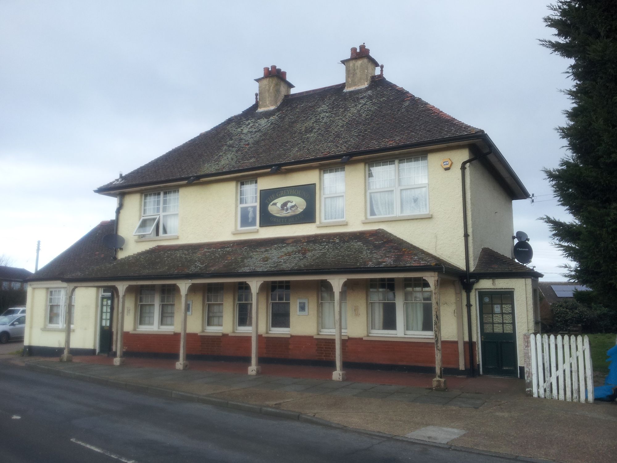 Greyhound - Orsett Heath (1). (Pub, External). Published on 12-02-2015