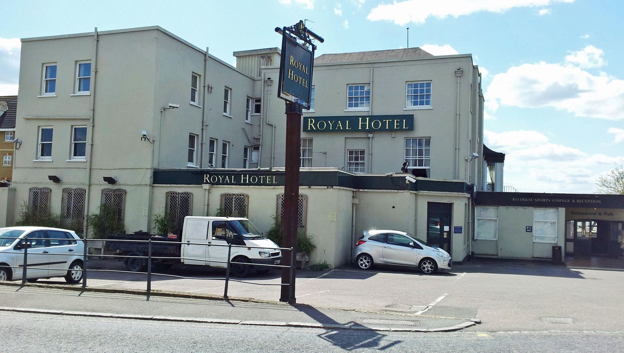 Royal Hotel - Purfleet (2). (Pub, External, Key). Published on 04-05-2015