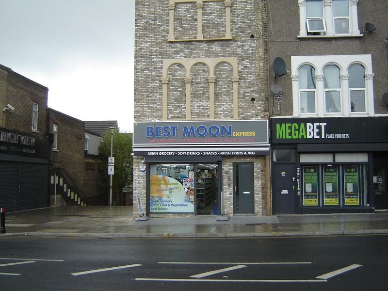 Shannon Centre - Seven Kings (2). (Pub, External). Published on 26-05-2021