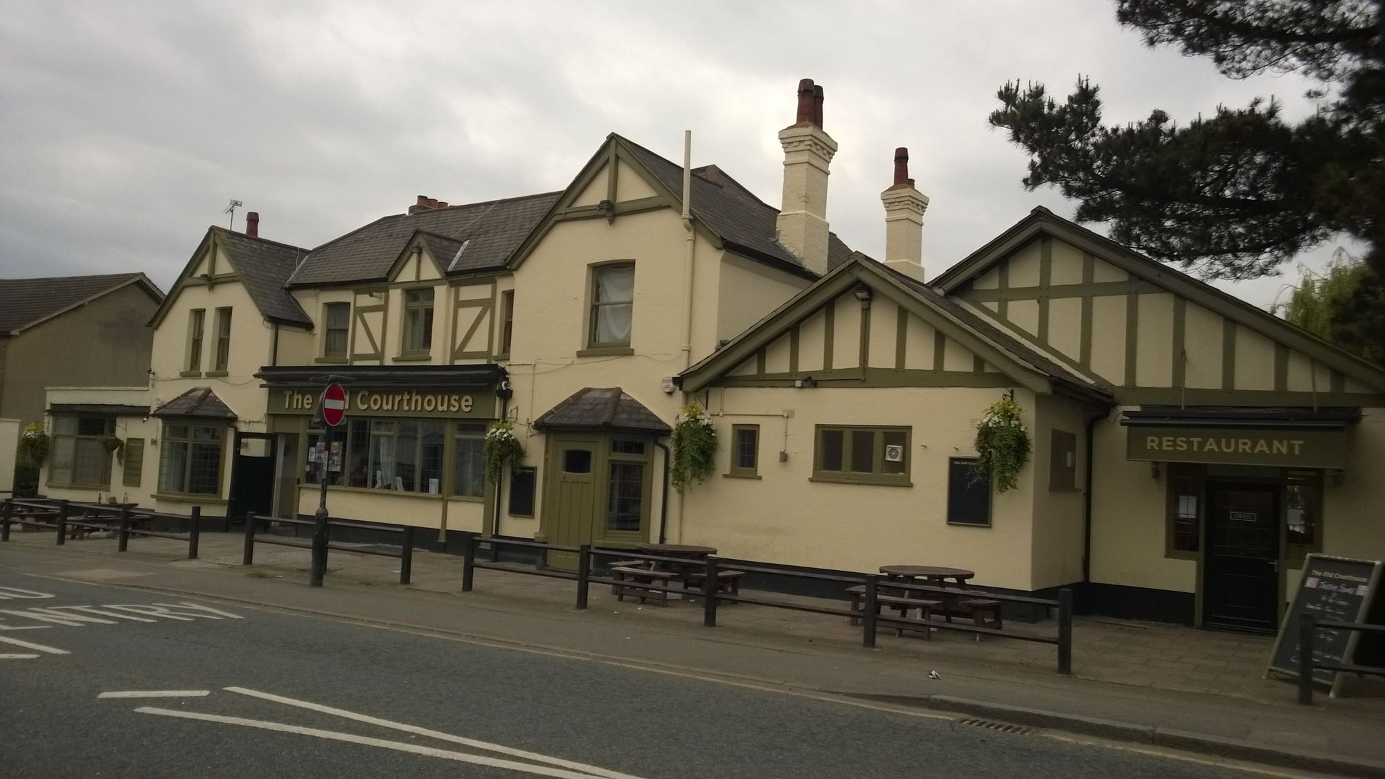 Old Courthouse - Stanford-le-Hope (1). (Pub, External). Published on 25-05-2015