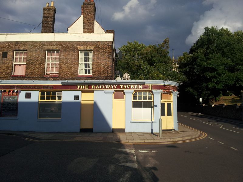 Railway Tavern - Stanford-le-Hope (1). (Pub, External). Published on 08-07-2014