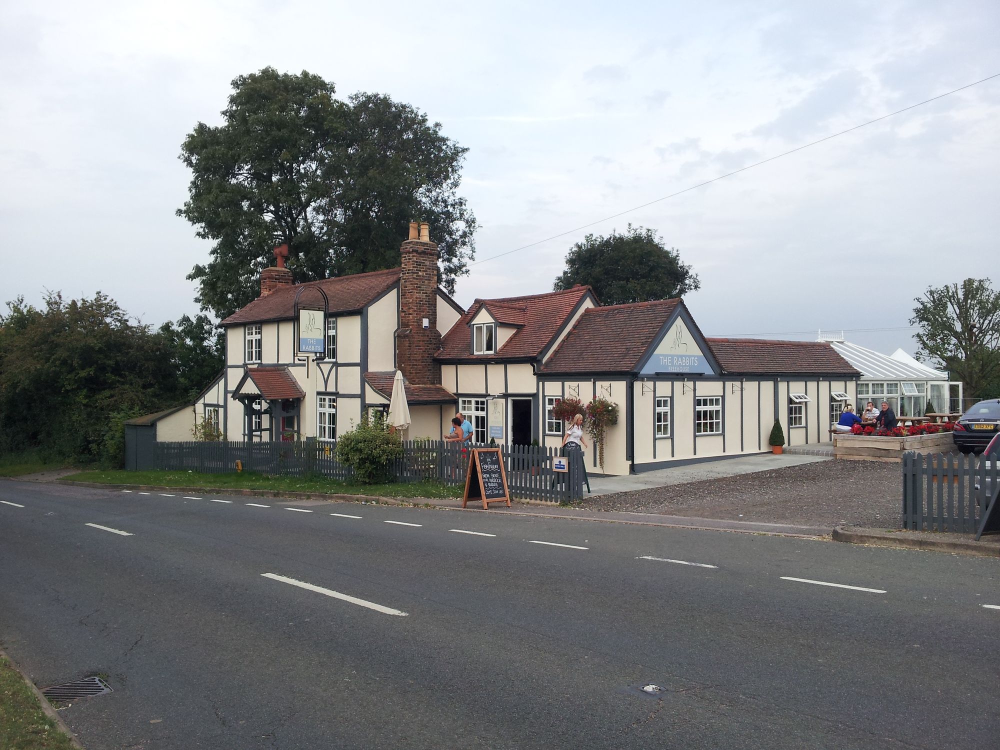 Rabbits - Stapleford Abbotts (1). (Pub, External). Published on 30-09-2014