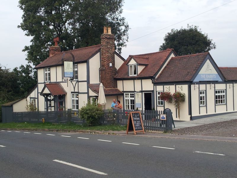 Rabbits - Stapleford Abbotts (2). (Pub, External). Published on 30-09-2014