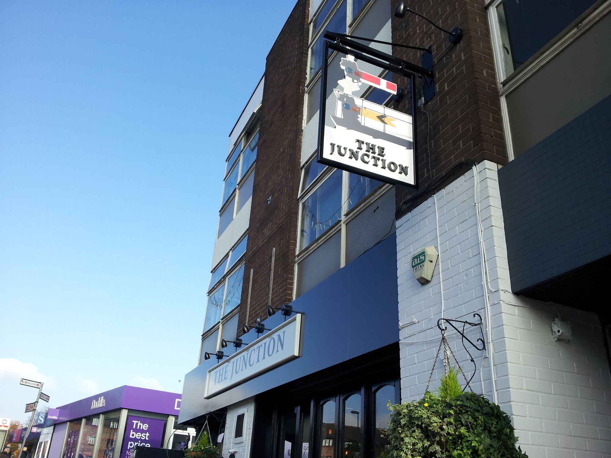 Junction - Upminster (2). (Pub, External). Published on 30-10-2015