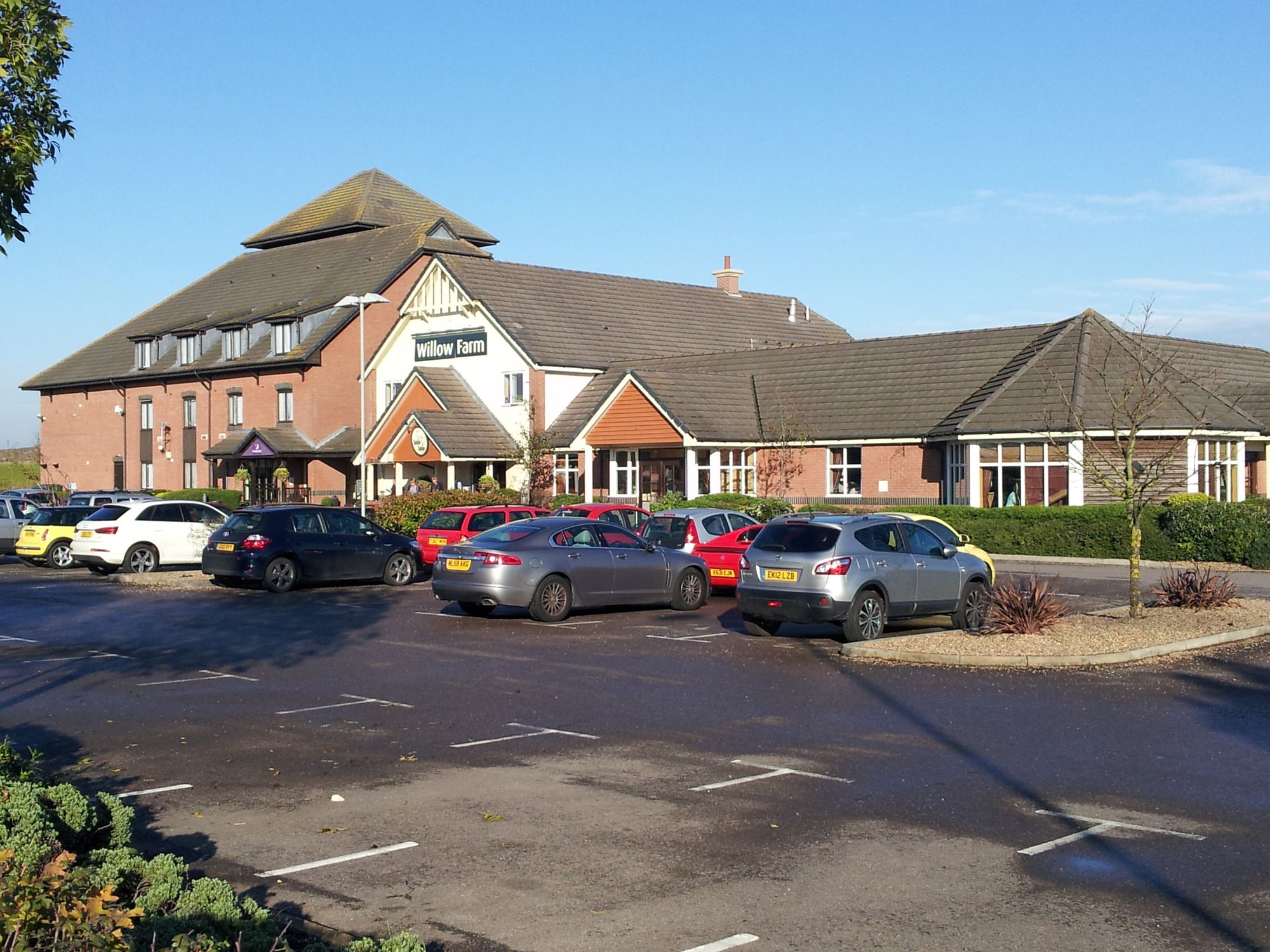 Willow Farm - Wennington (1). (Pub, External). Published on 09-11-2014