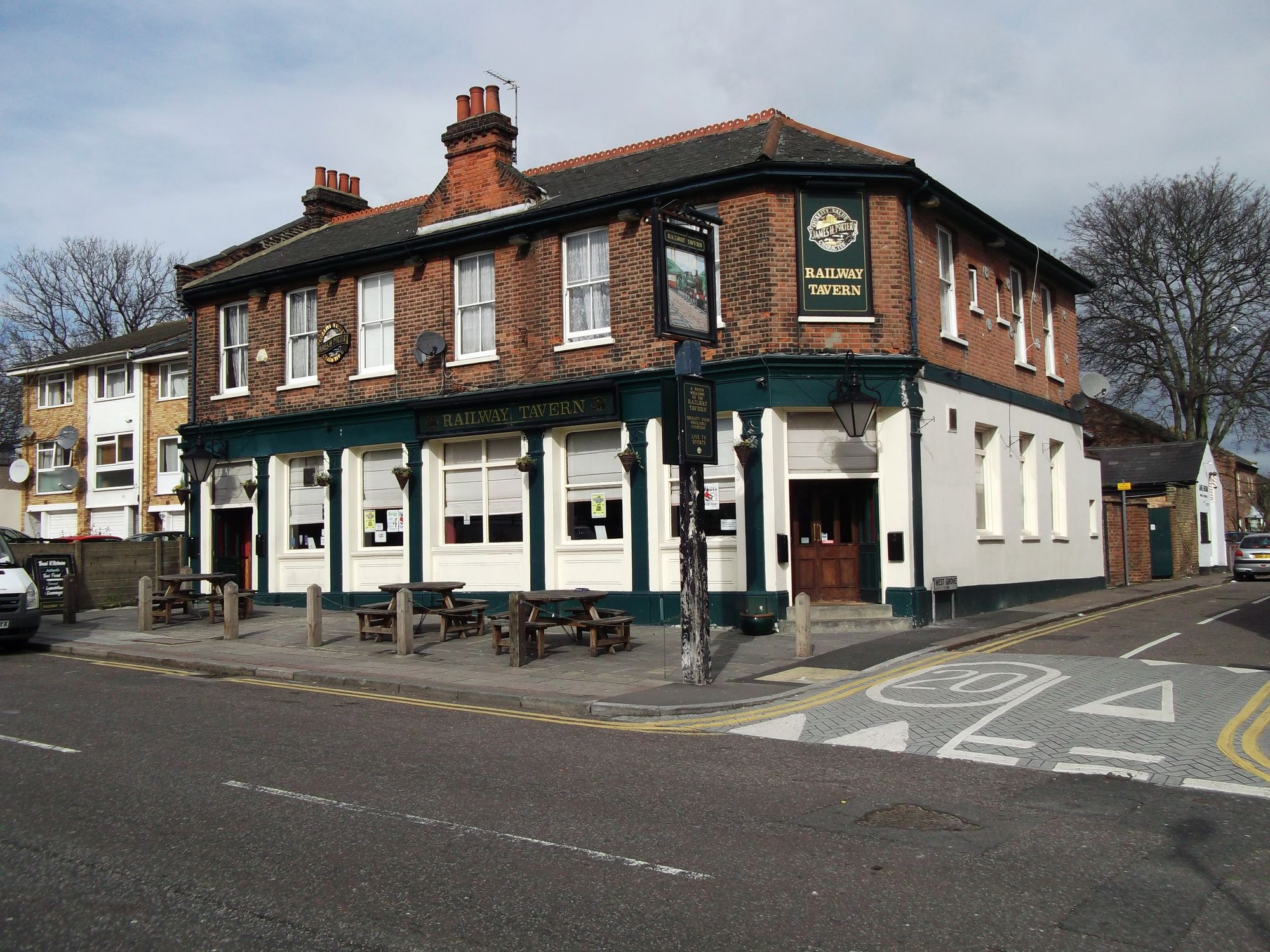 Railway Tavern - Woodford Green (1). (Pub, External). Published on 17-11-2014