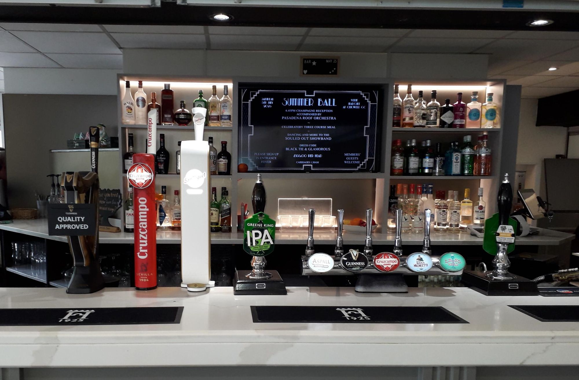 Chigwell Golf Club Bar. (Bar, Key). Published on 14-06-2025