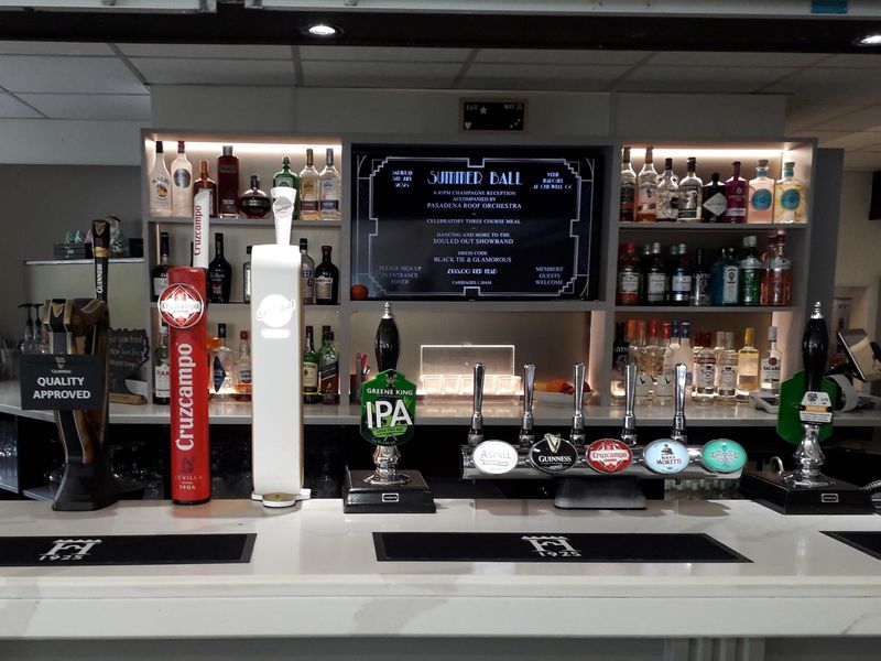 Chigwell Golf Club Bar. (Bar, Key). Published on 14-06-2025