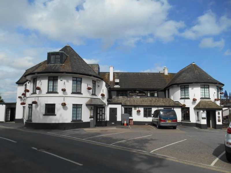 Mount Pleasant Inn. (Pub, External). Published on 17-06-2015