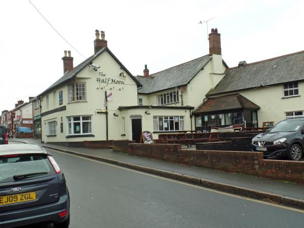 Half Moon. (Pub, External). Published on 20-11-2014