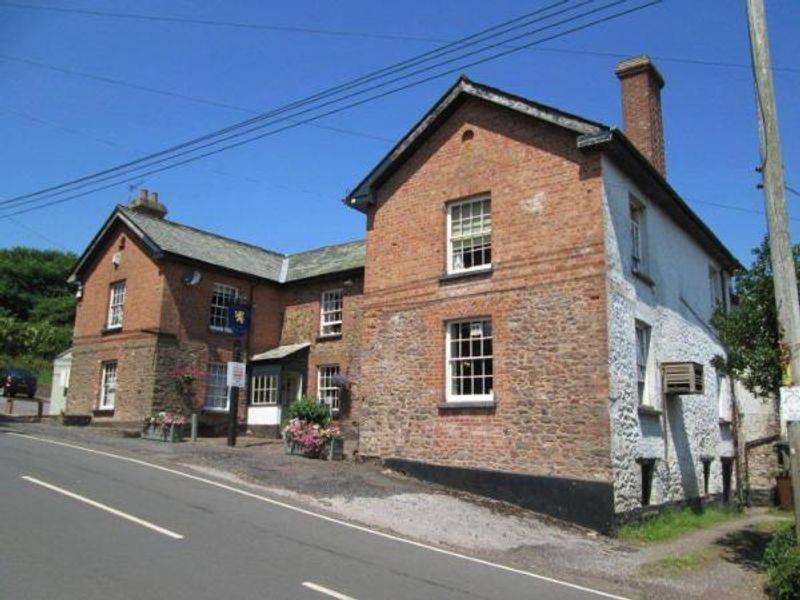 Red Lion Inn. (Pub, External). Published on 01-08-2014 