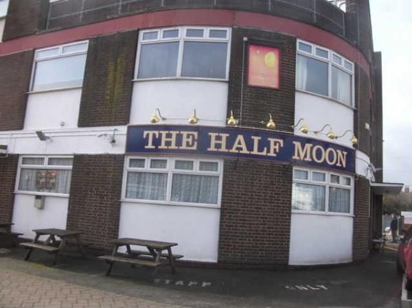 Half Moon. (Pub, External). Published on 28-01-2013
