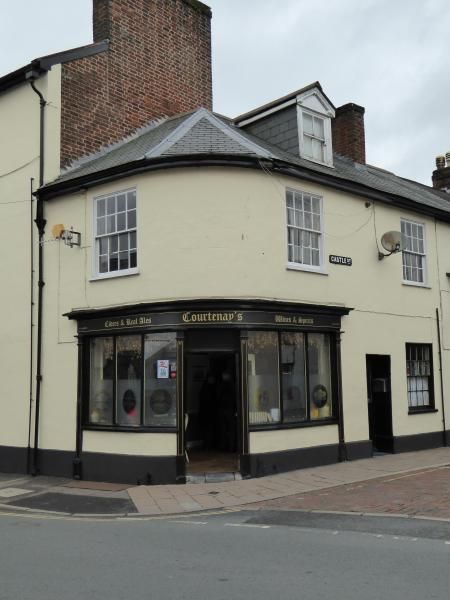 Courtenay's. (Pub, External). Published on 20-10-2014