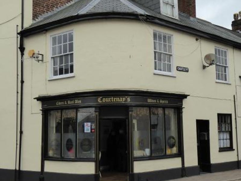 Courtenay's. (Pub, External). Published on 20-10-2014