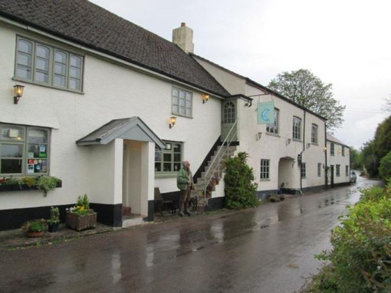 Half Moon Inn . (Pub, External). Published on 18-11-2014