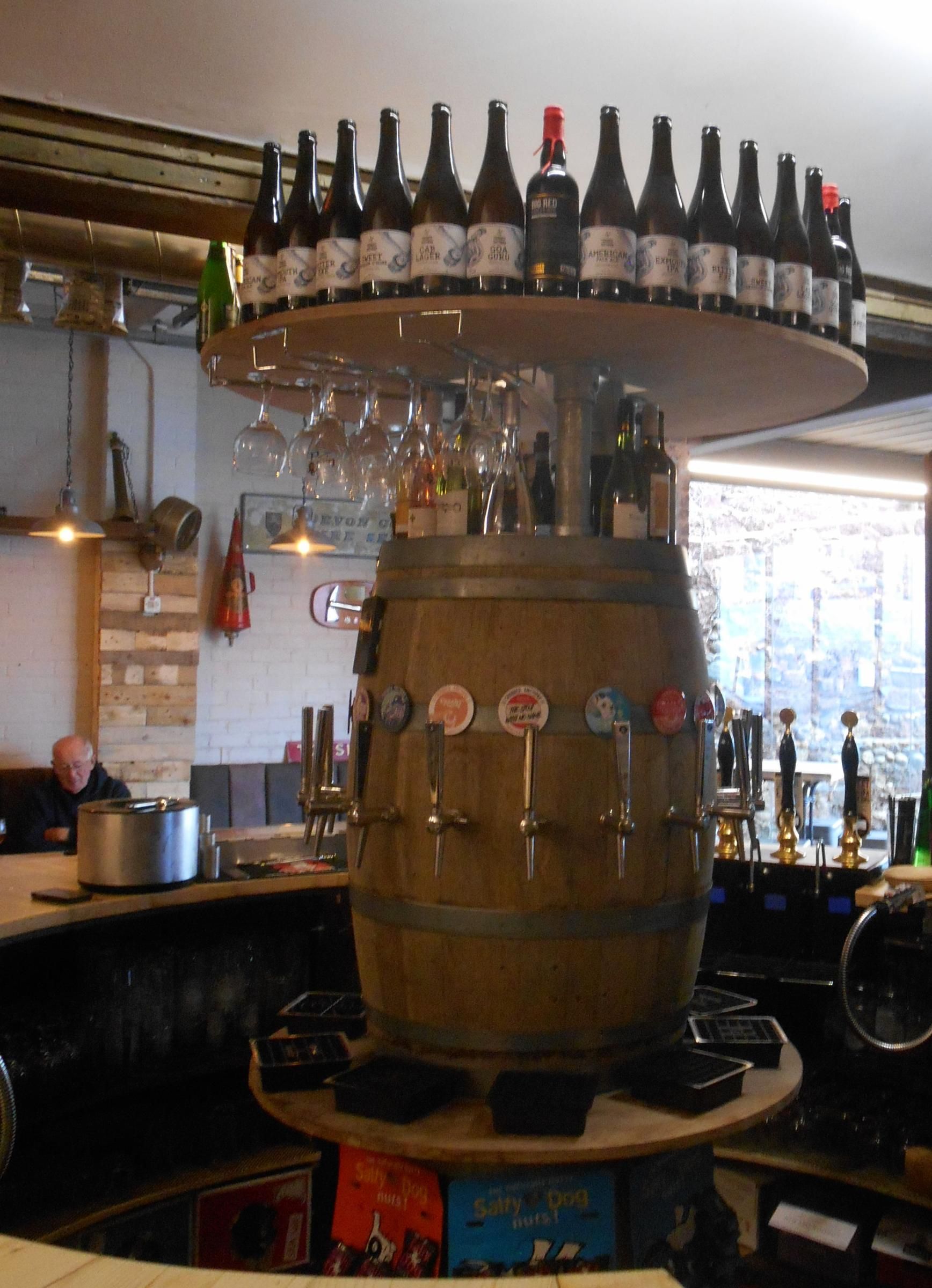 Central Bar. (Bar). Published on 10-11-2023