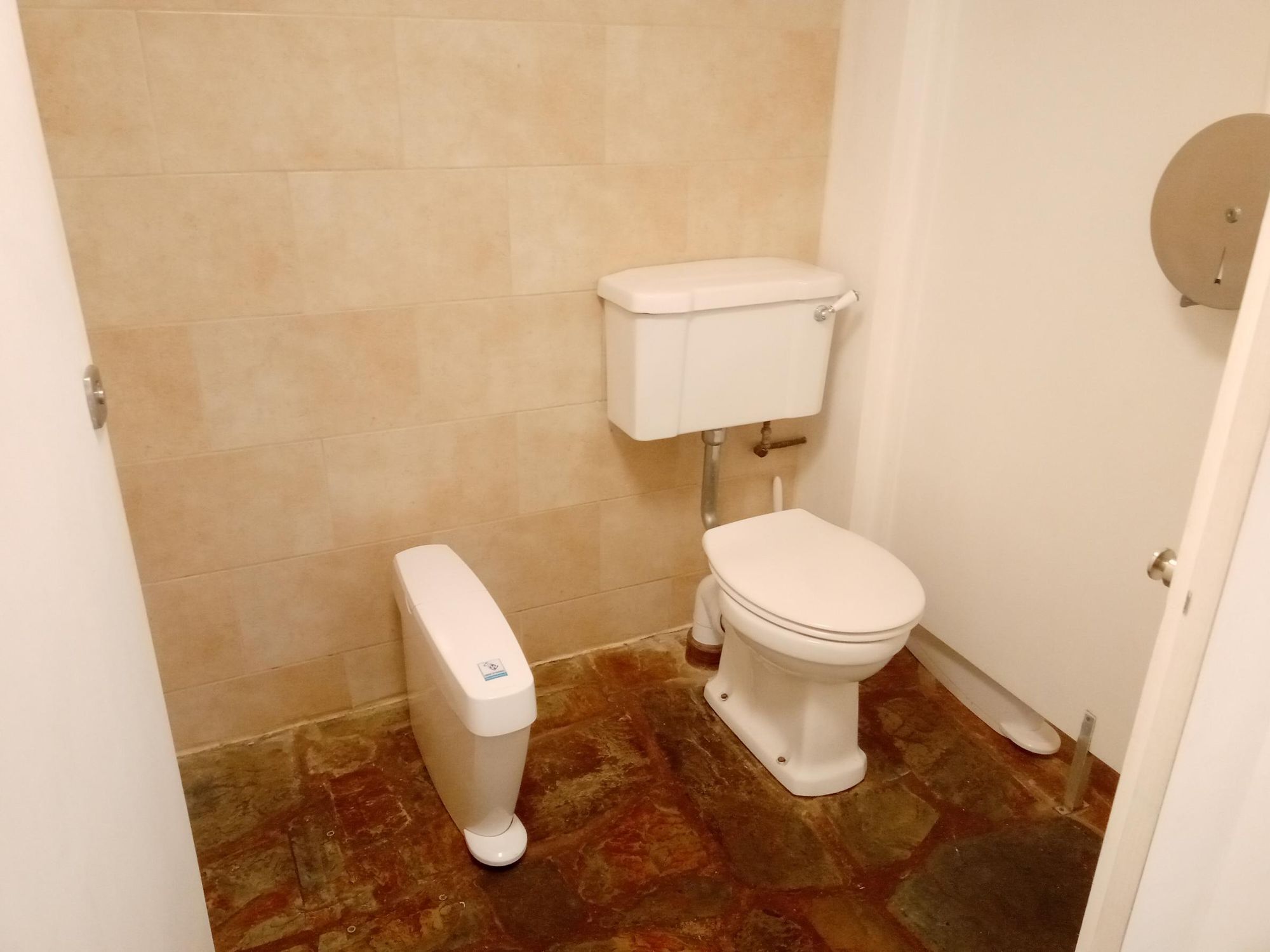 Ladies toilet cubicle. Published on 12-03-2026