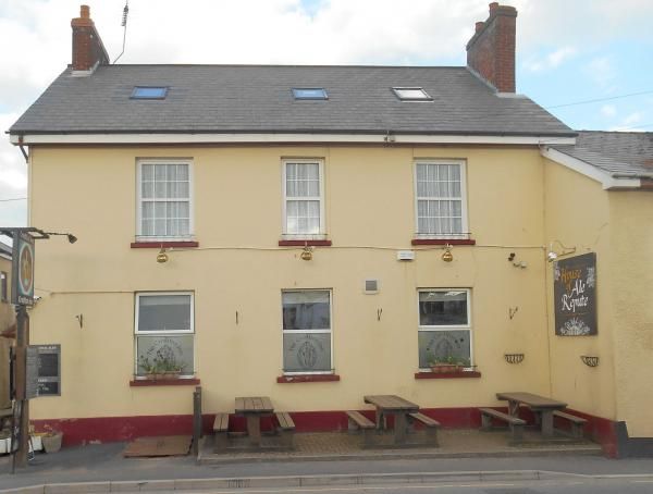 Crediton Inn. (Pub, External). Published on 16-05-2016