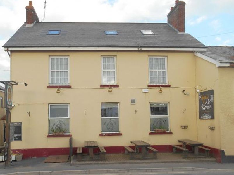 Crediton Inn. (Pub, External). Published on 16-05-2016 