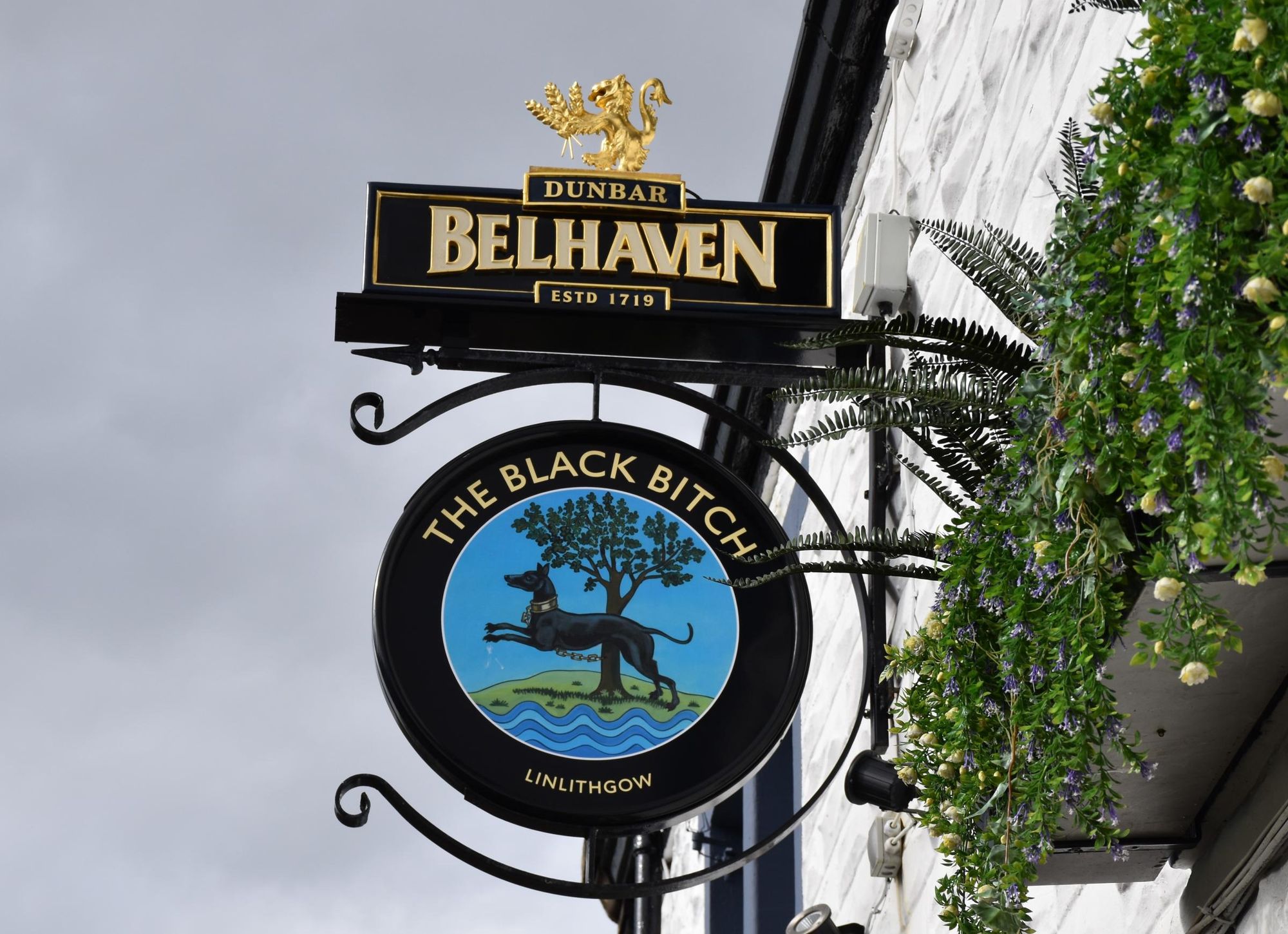 Former pub sign. (Sign). Published on 03-10-2020