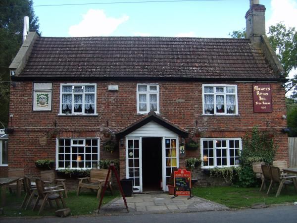 Moores Arms, Frampton. (Pub). Published on 28-11-2011