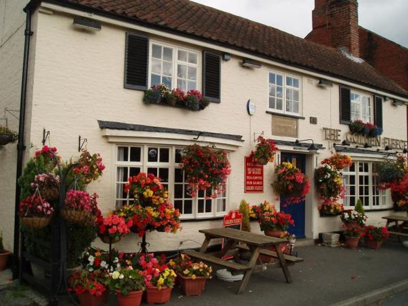 Golden Fleece, Wigtoft. (Pub, External). Published on 28-11-2011